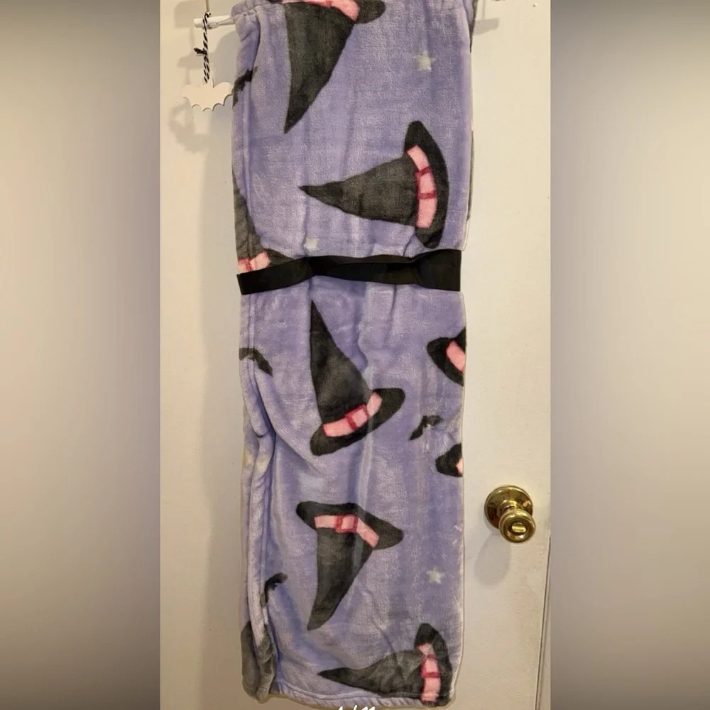 Deco Purple with Witch Hats Soft Plush Throw Blanket
